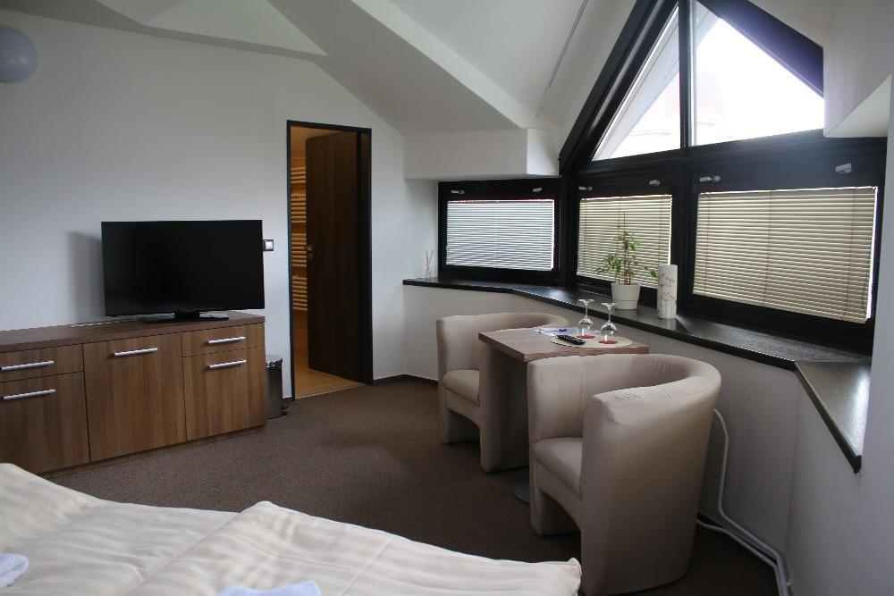 Hotel Pod Radnici Sumperk Ngoại thất bức ảnh